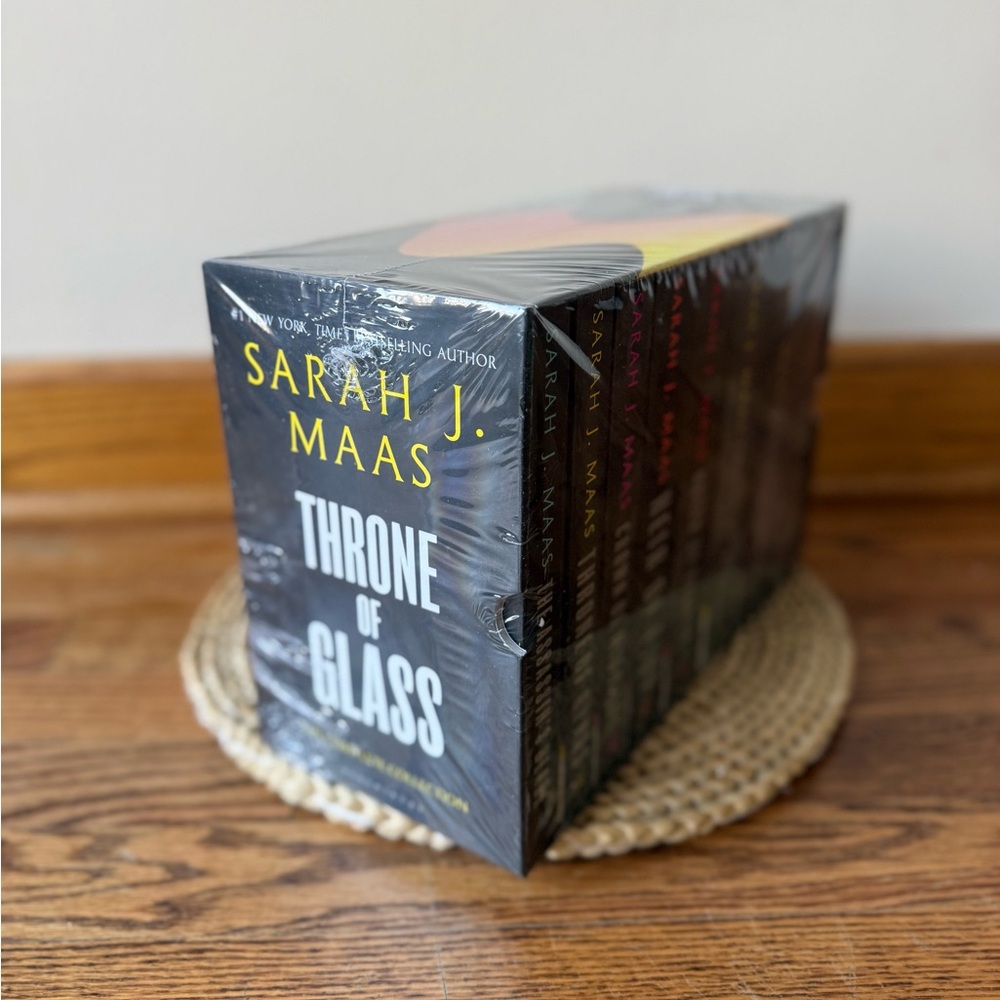 Sarah J. Maas Throne of Glass Boxed Set - Black and Yellow Box